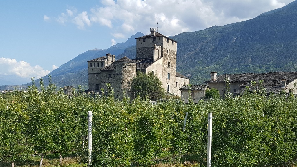 Burg Sarriod de la Tour